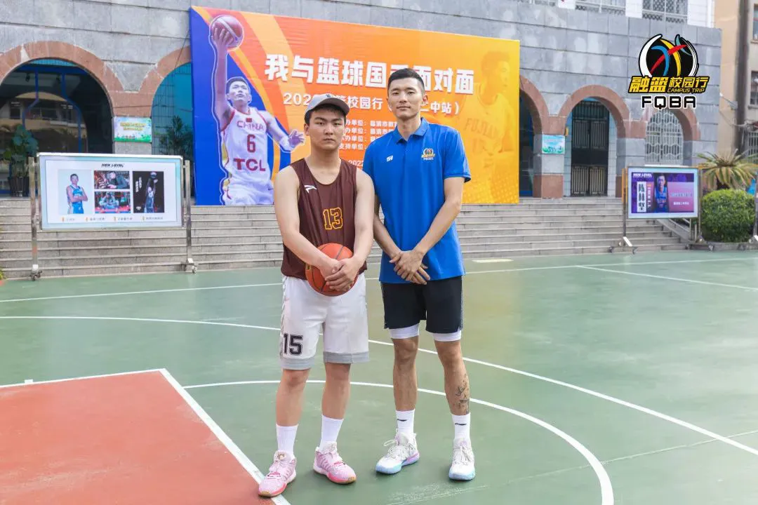 老年人如何安全地进行篮球训练以取得进步?_2